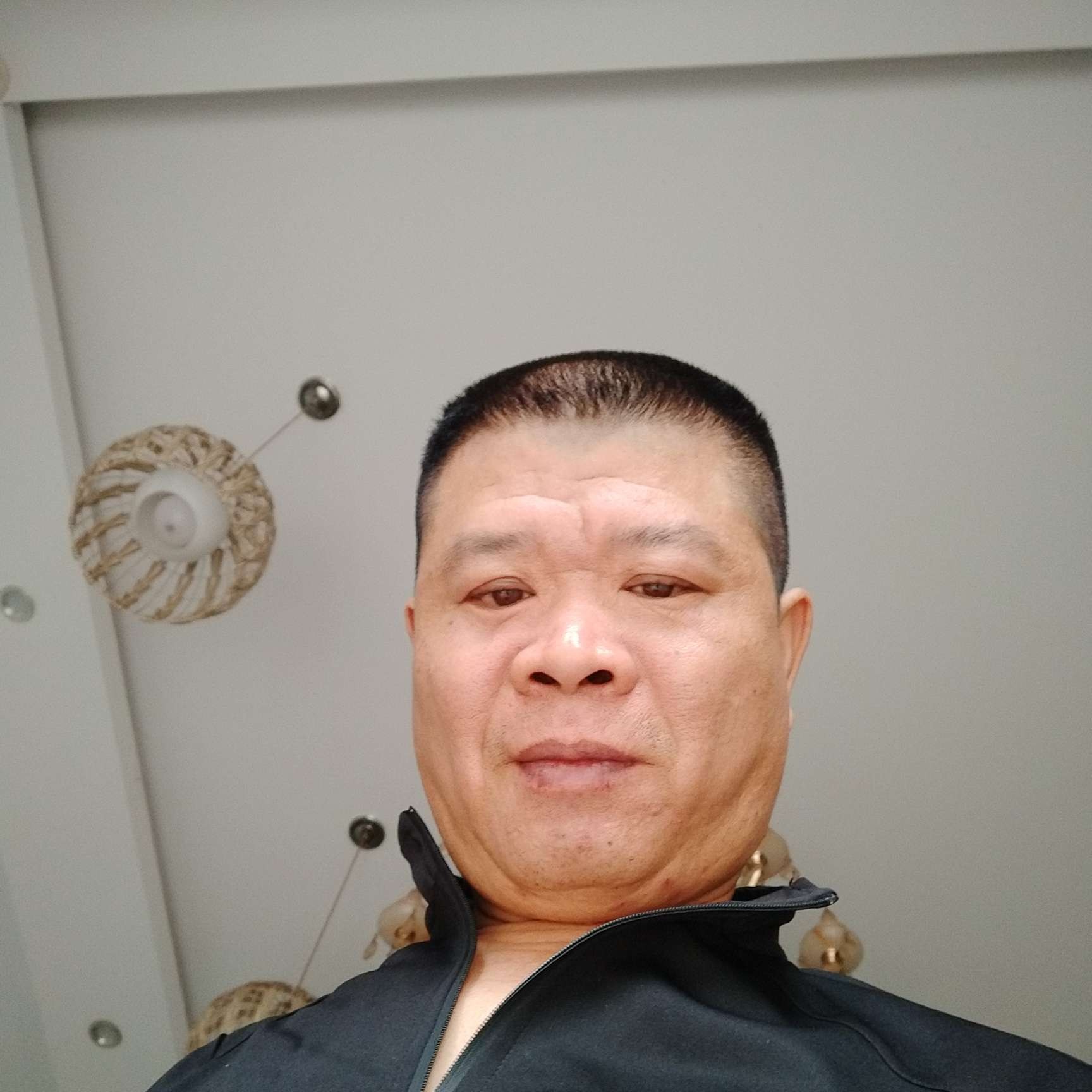 耳机浅吻爱撒娇的照片