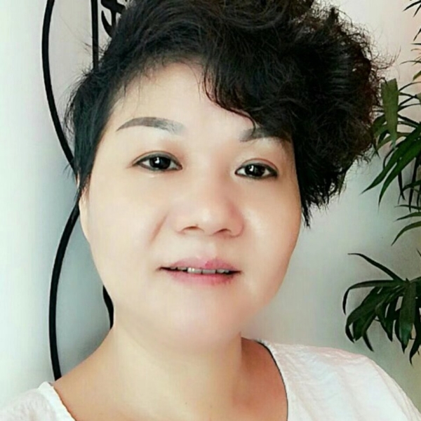 阔达深拥平湖的照片