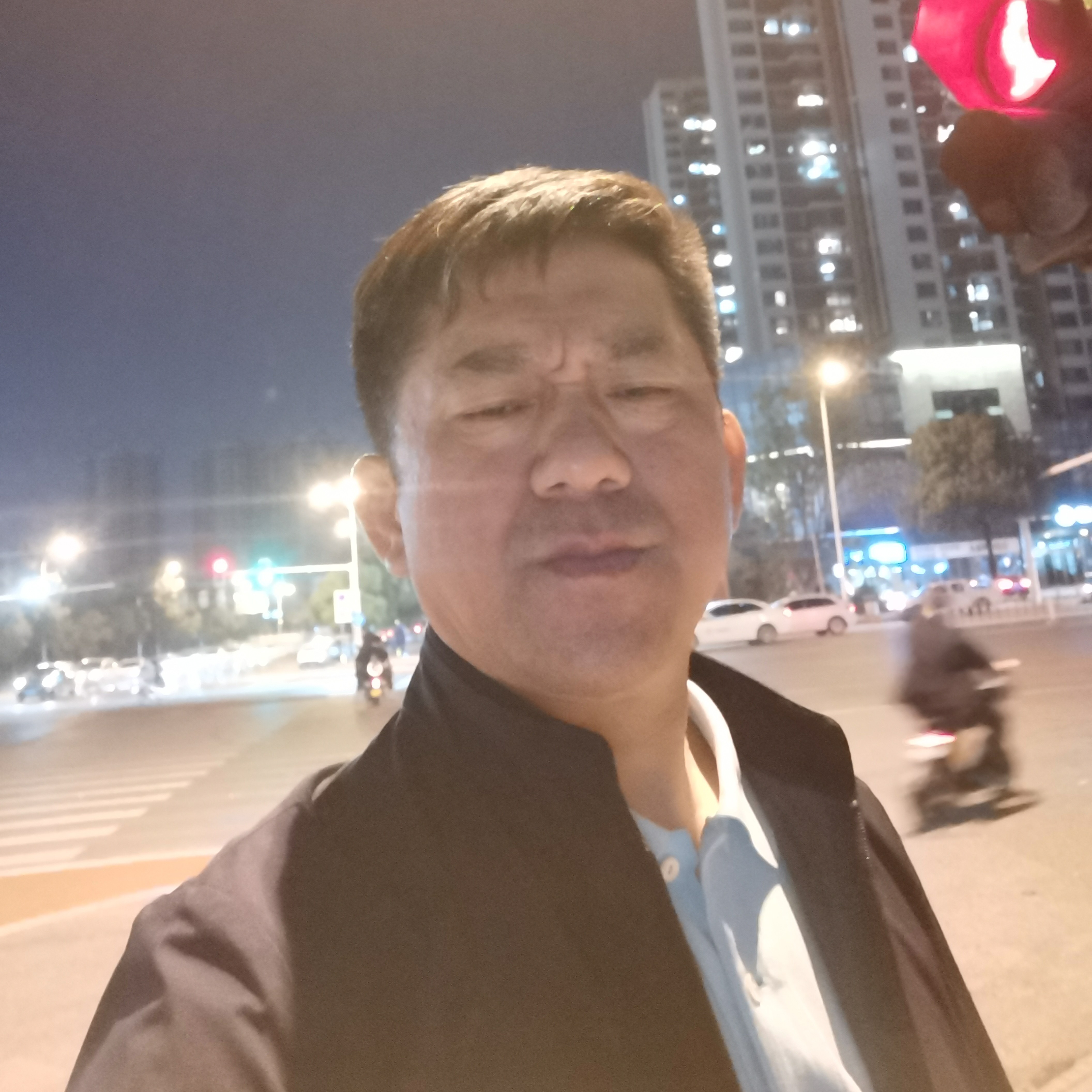炙热蹙眉犀牛的照片