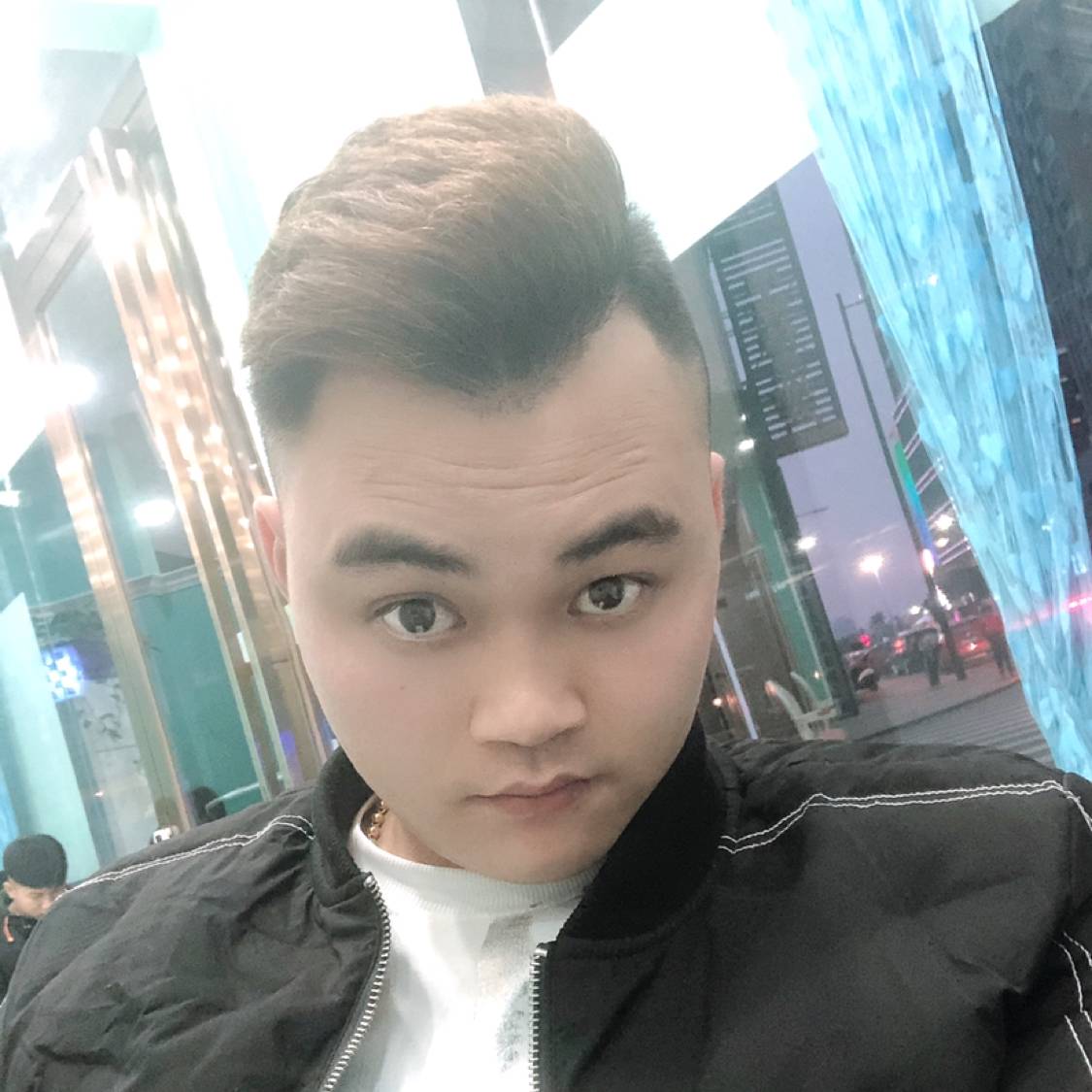潇洒闻小天鹅的照片