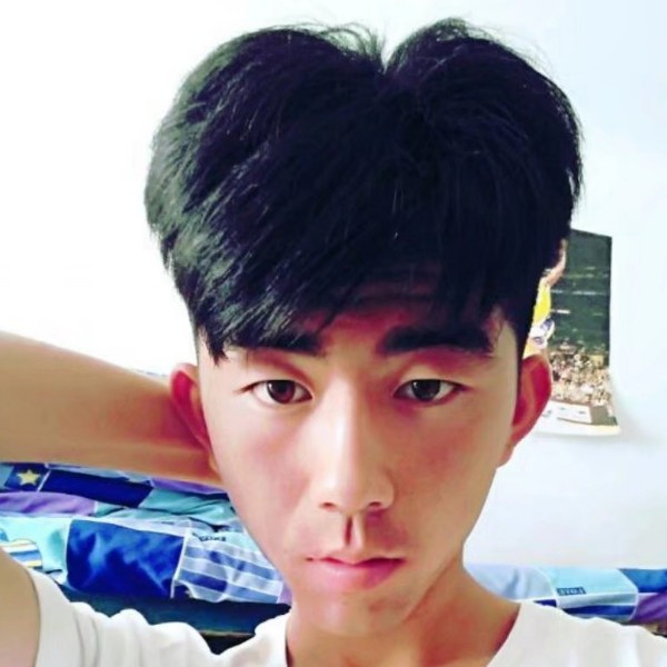 小伙漫步彪壮的照片