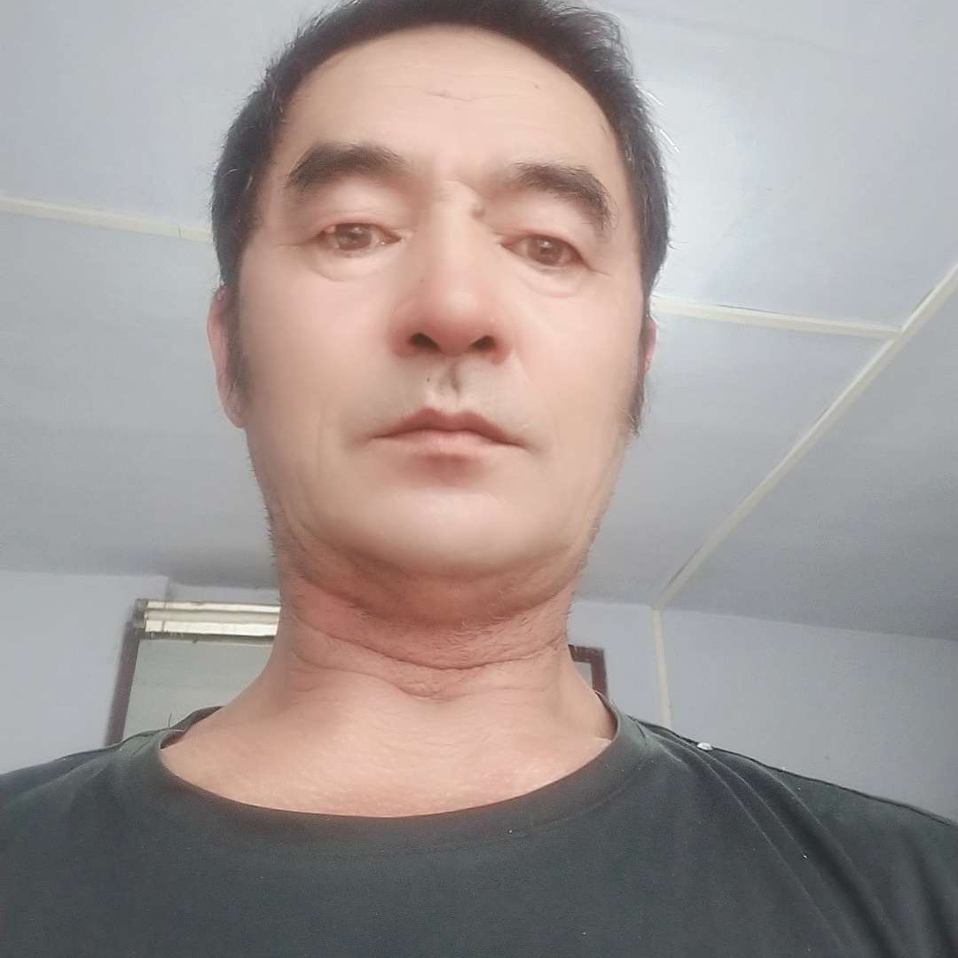 大树苦恋认真的照片