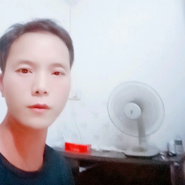 路灯深拥热心的照片