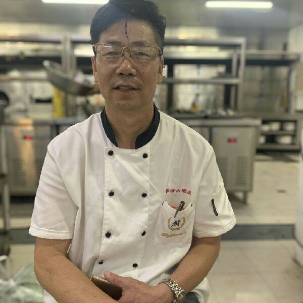 老虎凝眸热情的照片