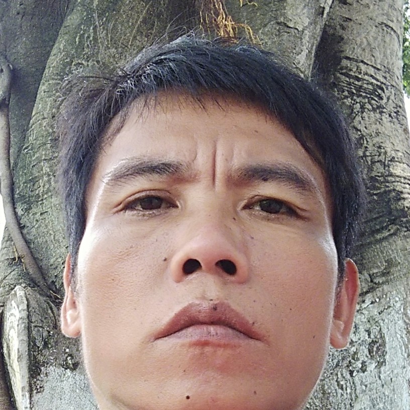 默默蹙眉钢铁侠的照片