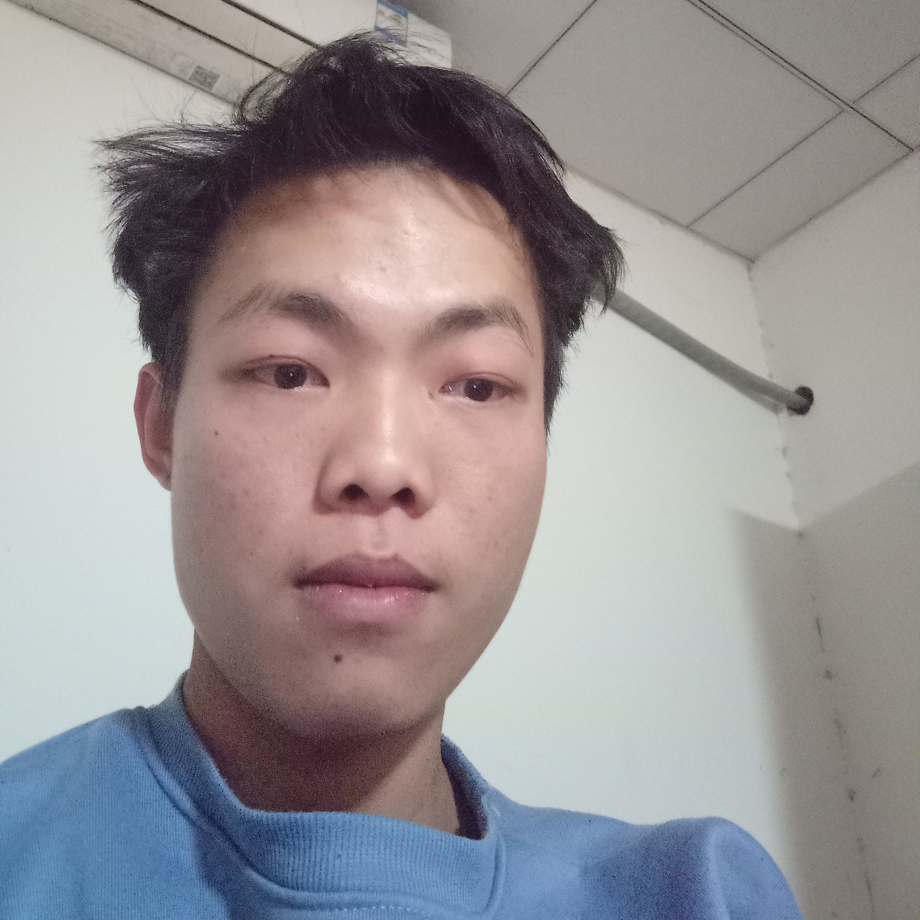 温柔深拥小懒虫的照片