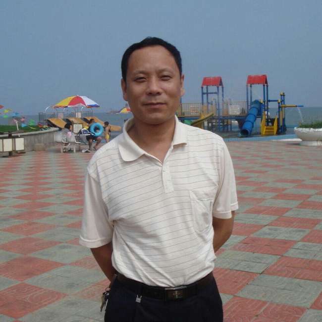 西安挽手激动的照片