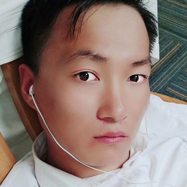 温柔爱耳机的照片