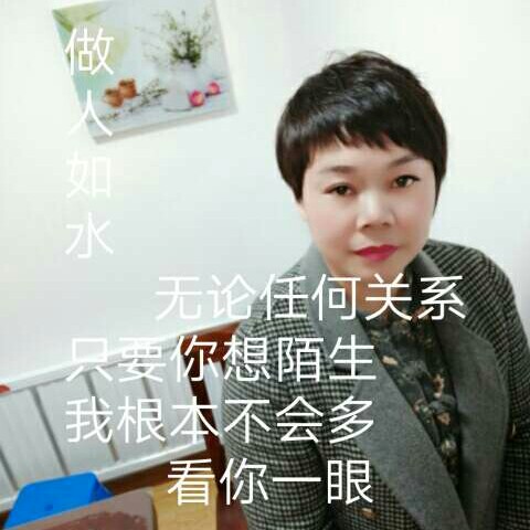 水壶浅吻善良的照片