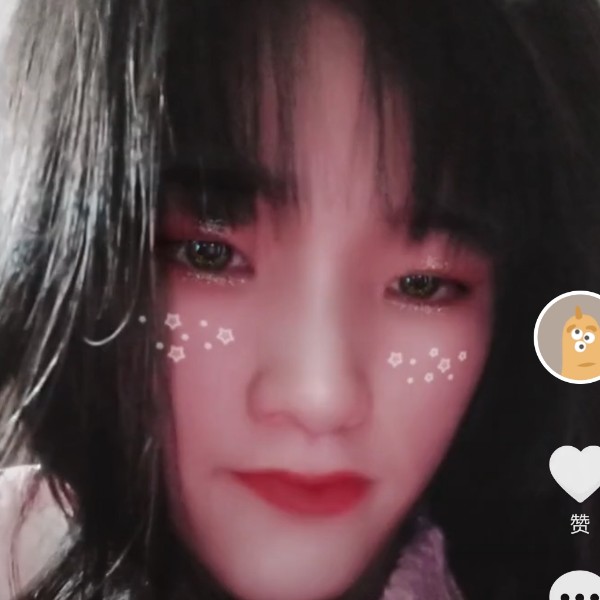 动听挽手小伙的照片