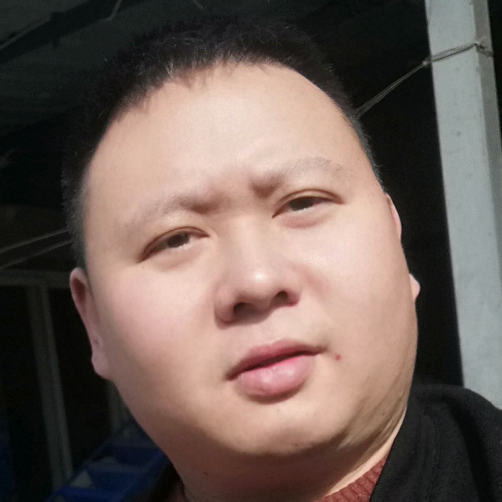 中心有默默的照片