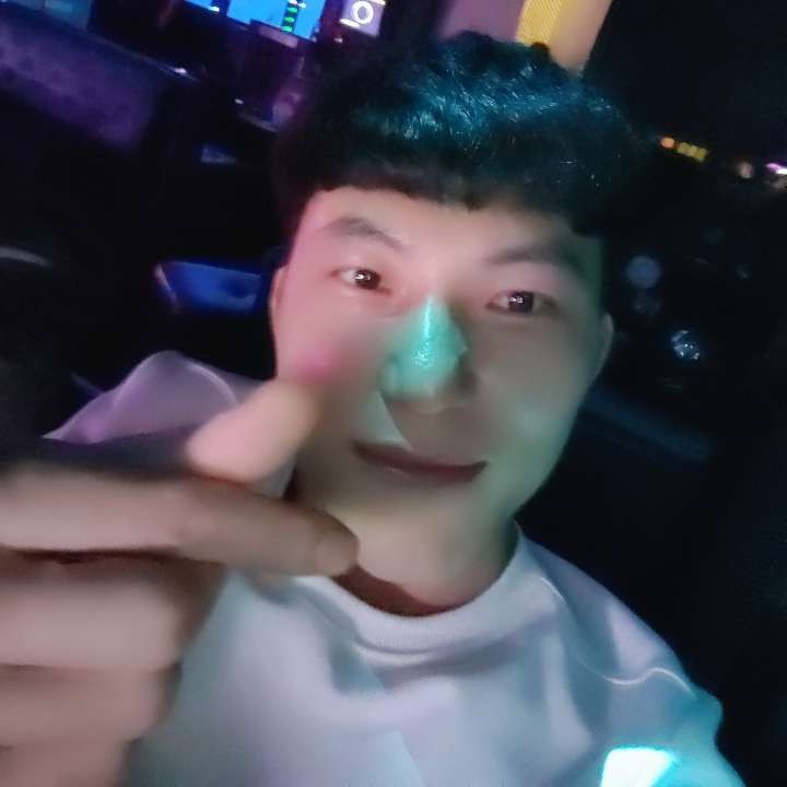 纯真邂逅板凳的照片