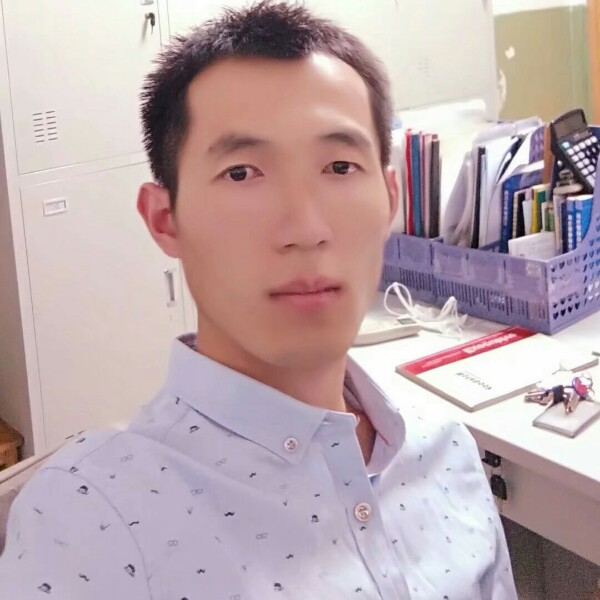 坚强单身男的照片