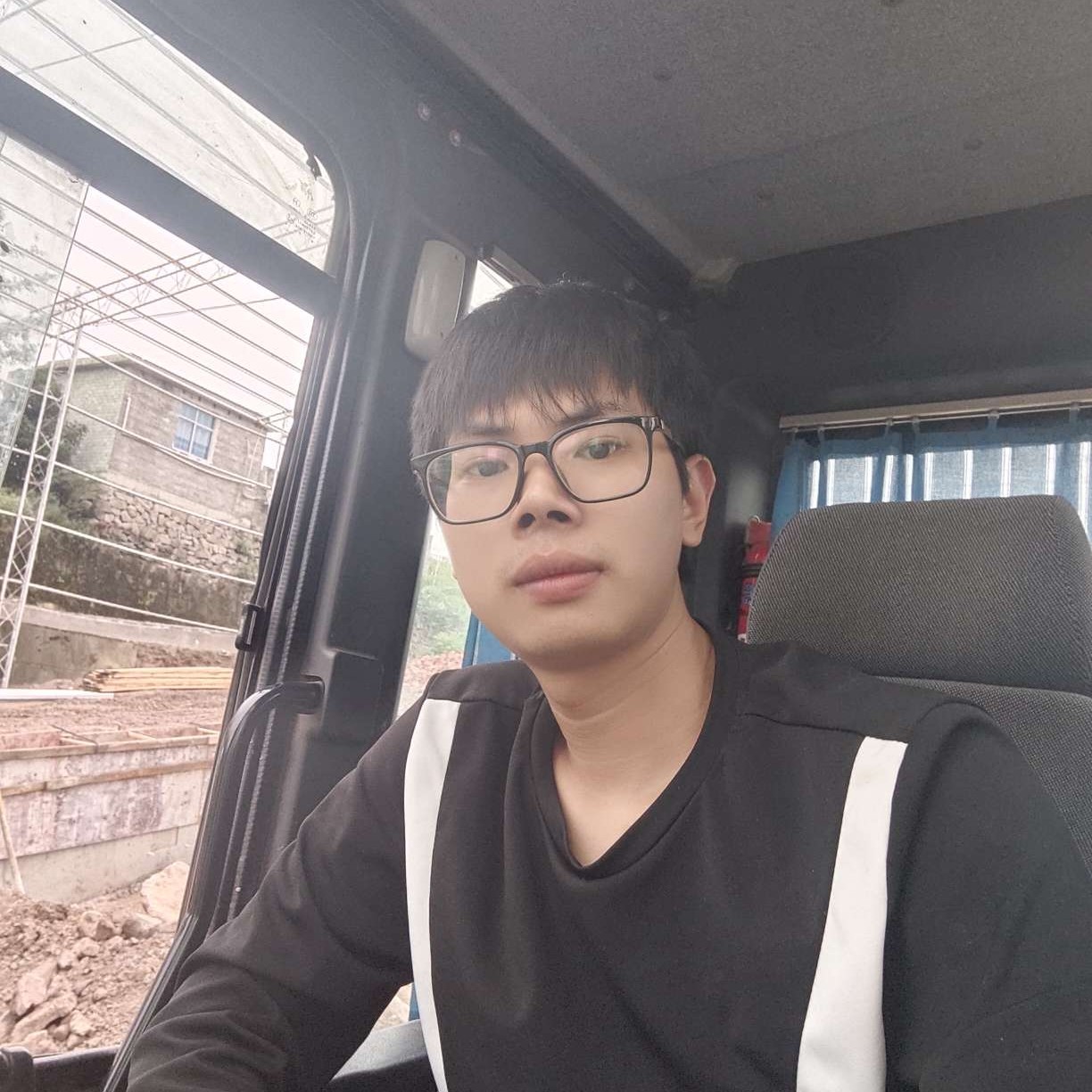 温暖深拥情动的照片