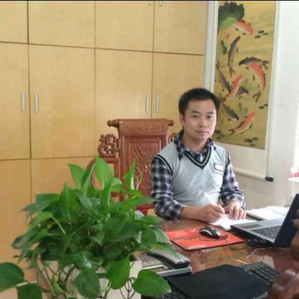 驻家男孩的照片