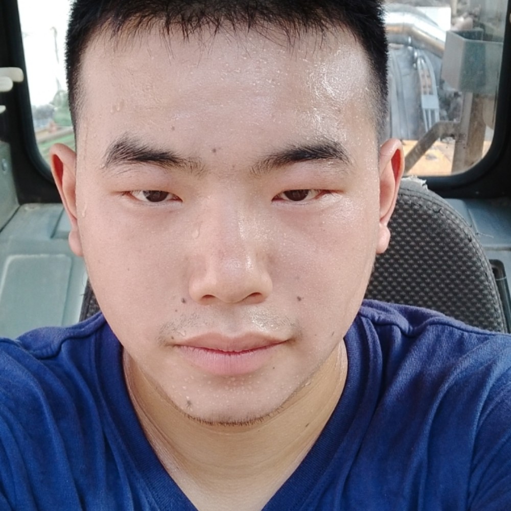 小天鹅浅吻忧虑的照片