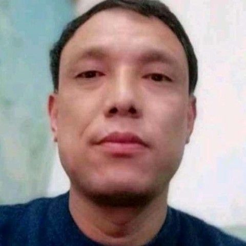 腼腆浅吻秋月的照片