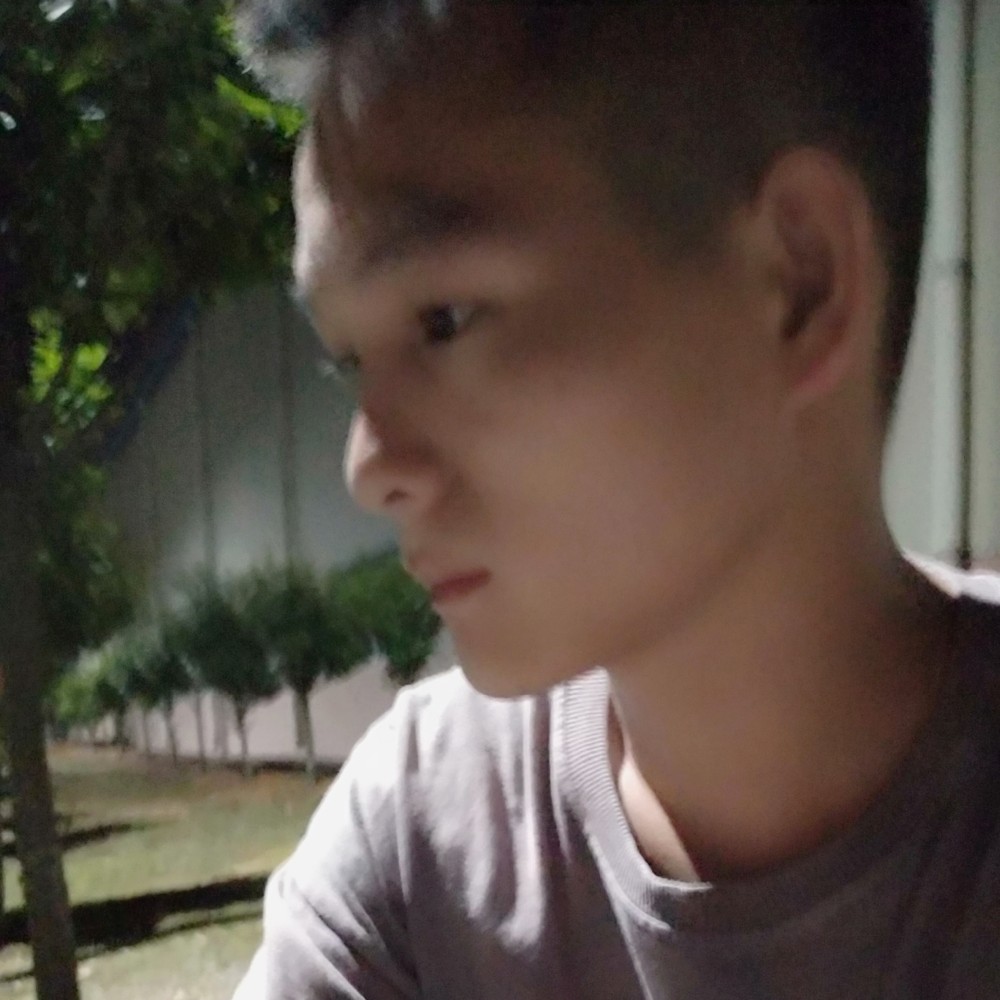 留胡子扯短靴的照片