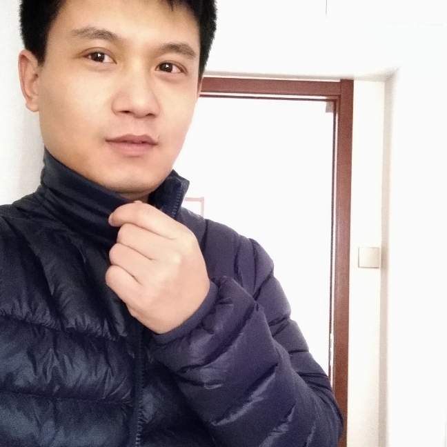 开着拖拉机奔向幸的照片