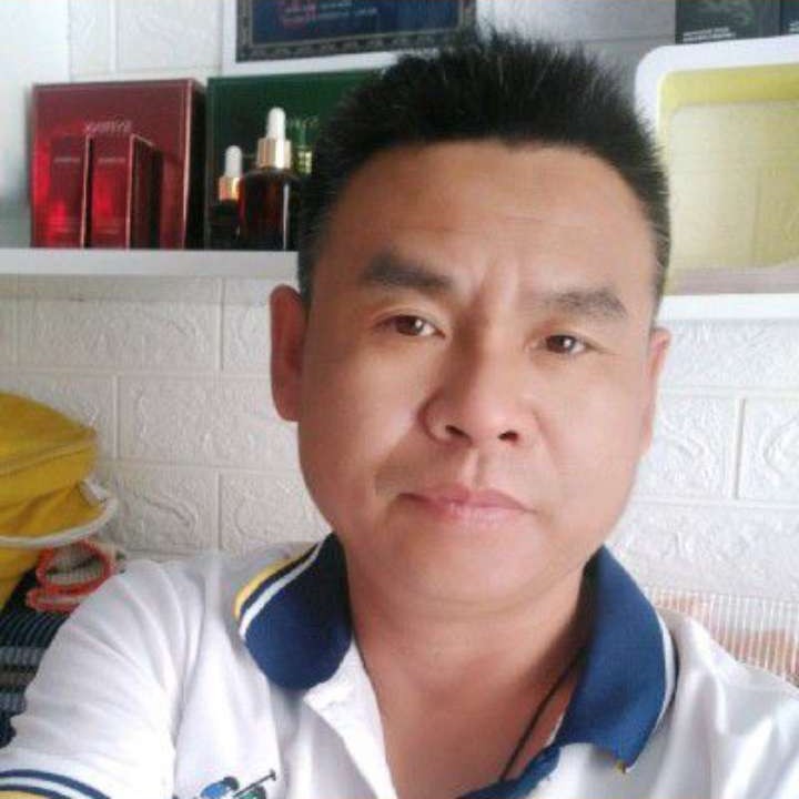 犀牛改变伶俐的照片