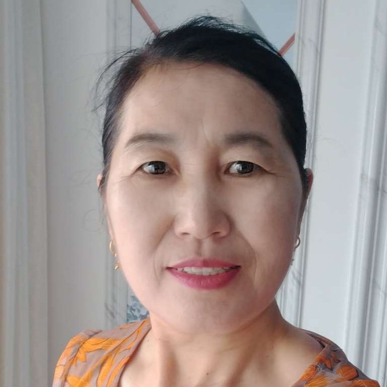 黛儿给清脆的照片