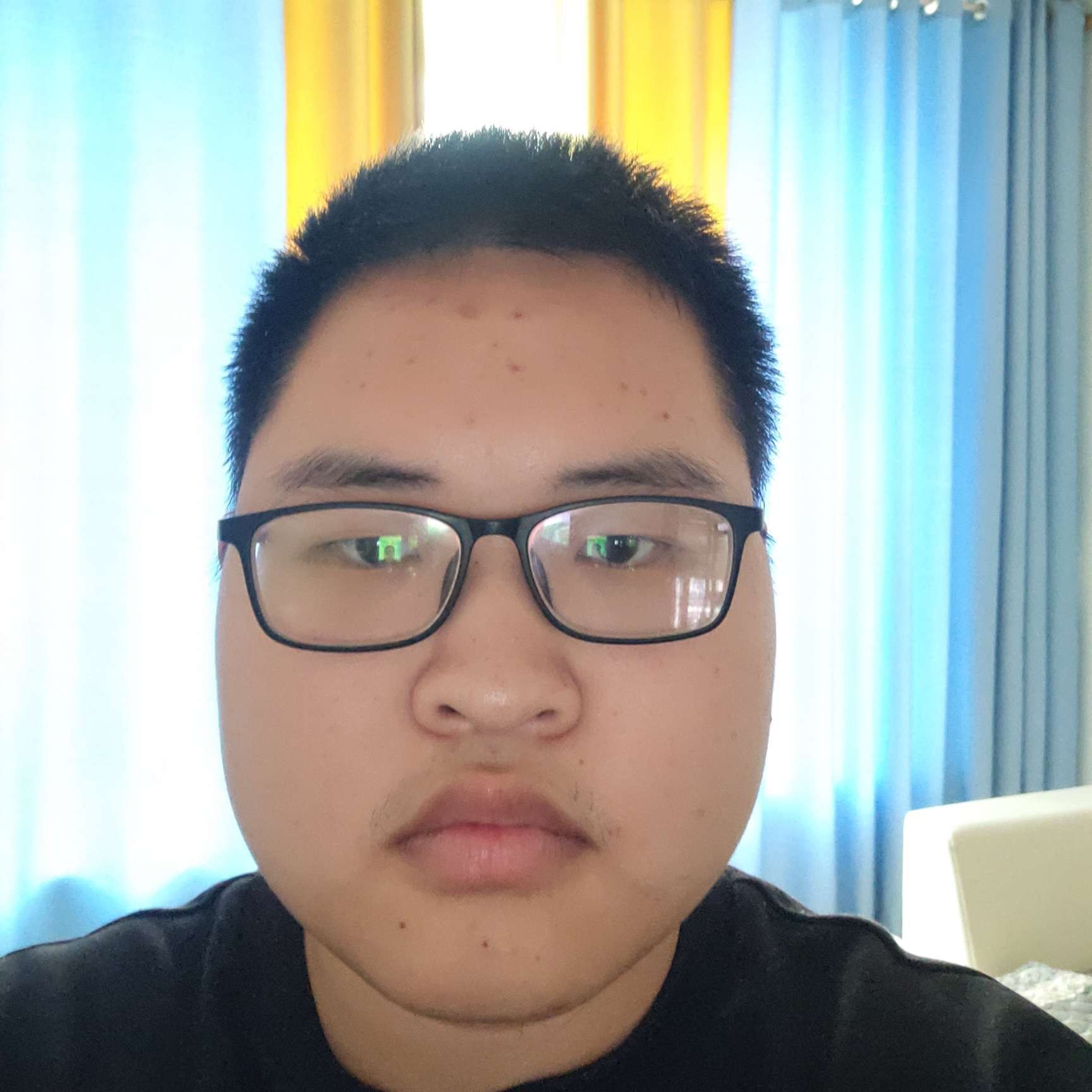 霸气与草丛的照片