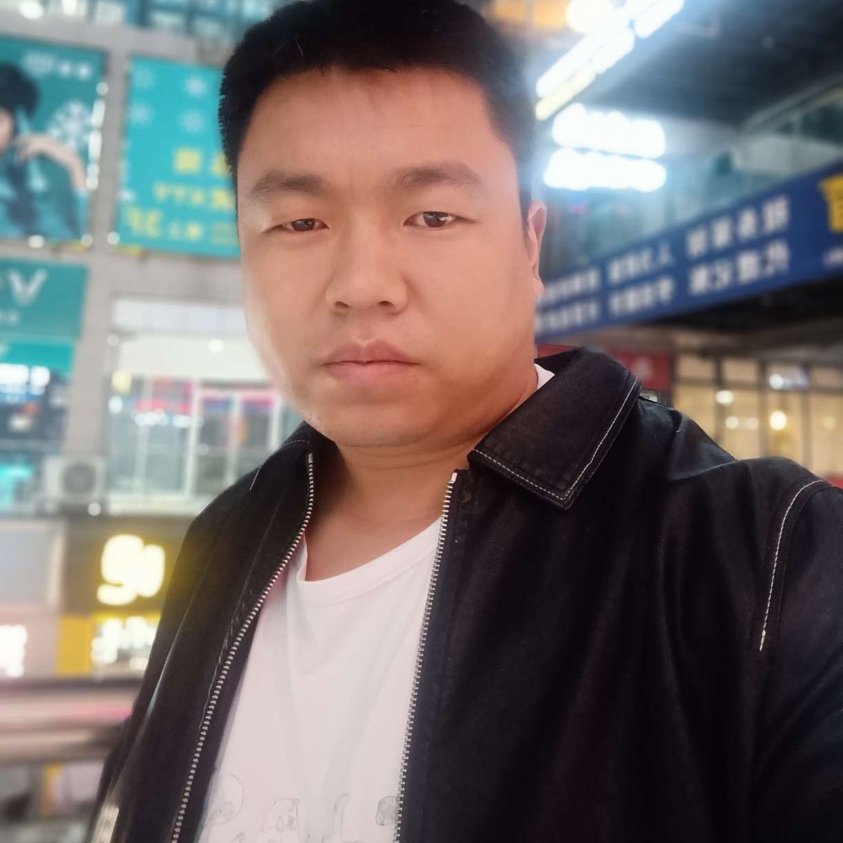 喜欢口袋有钱女人的照片