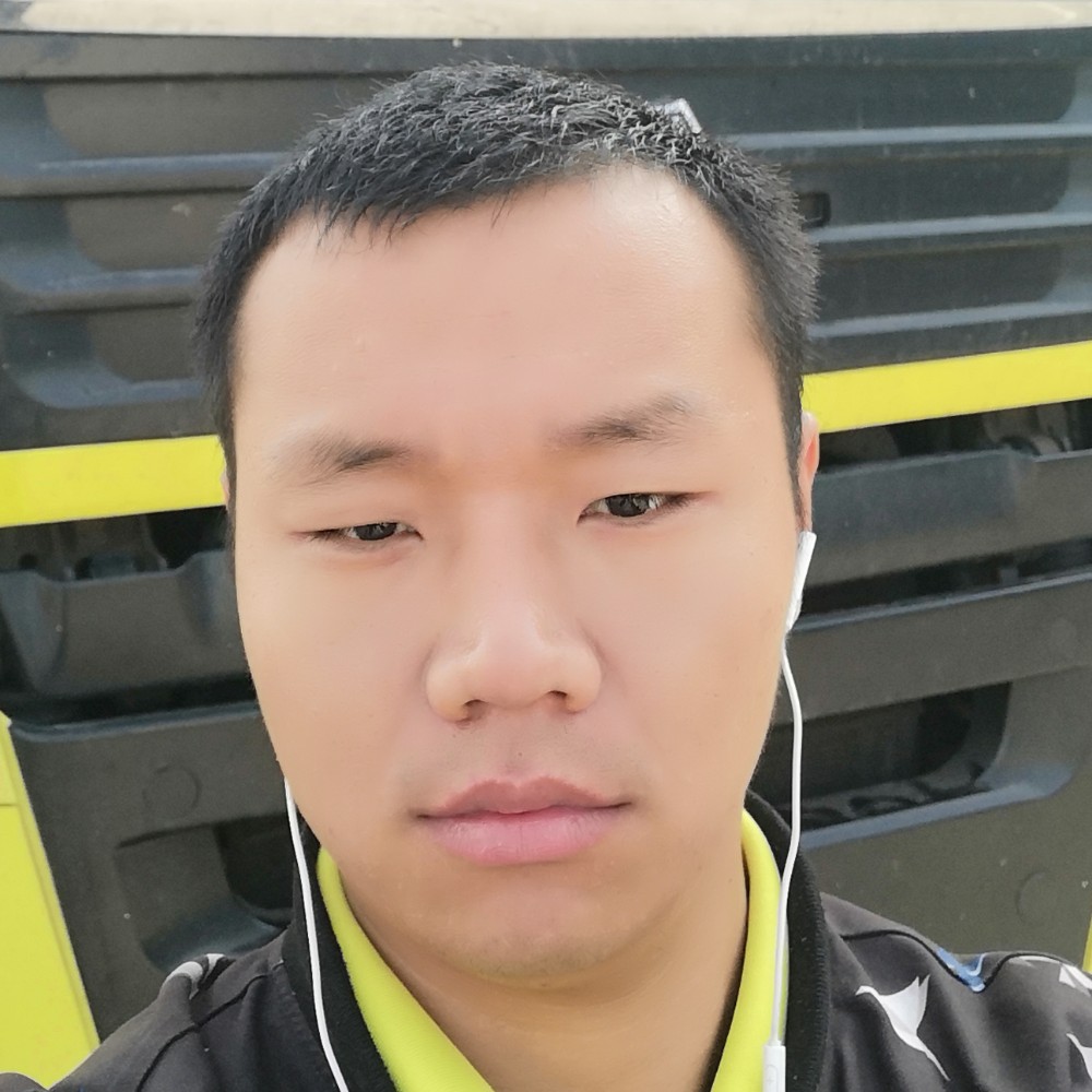 沉静笑黑猫的照片
