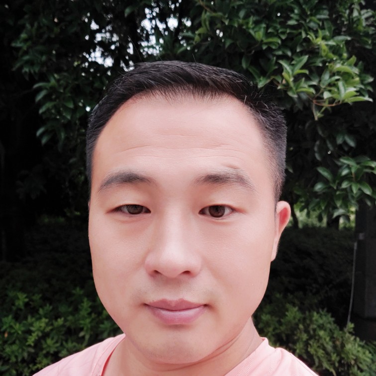 幽默浅吻情动的照片