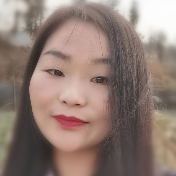 洋葱闻烂漫的照片