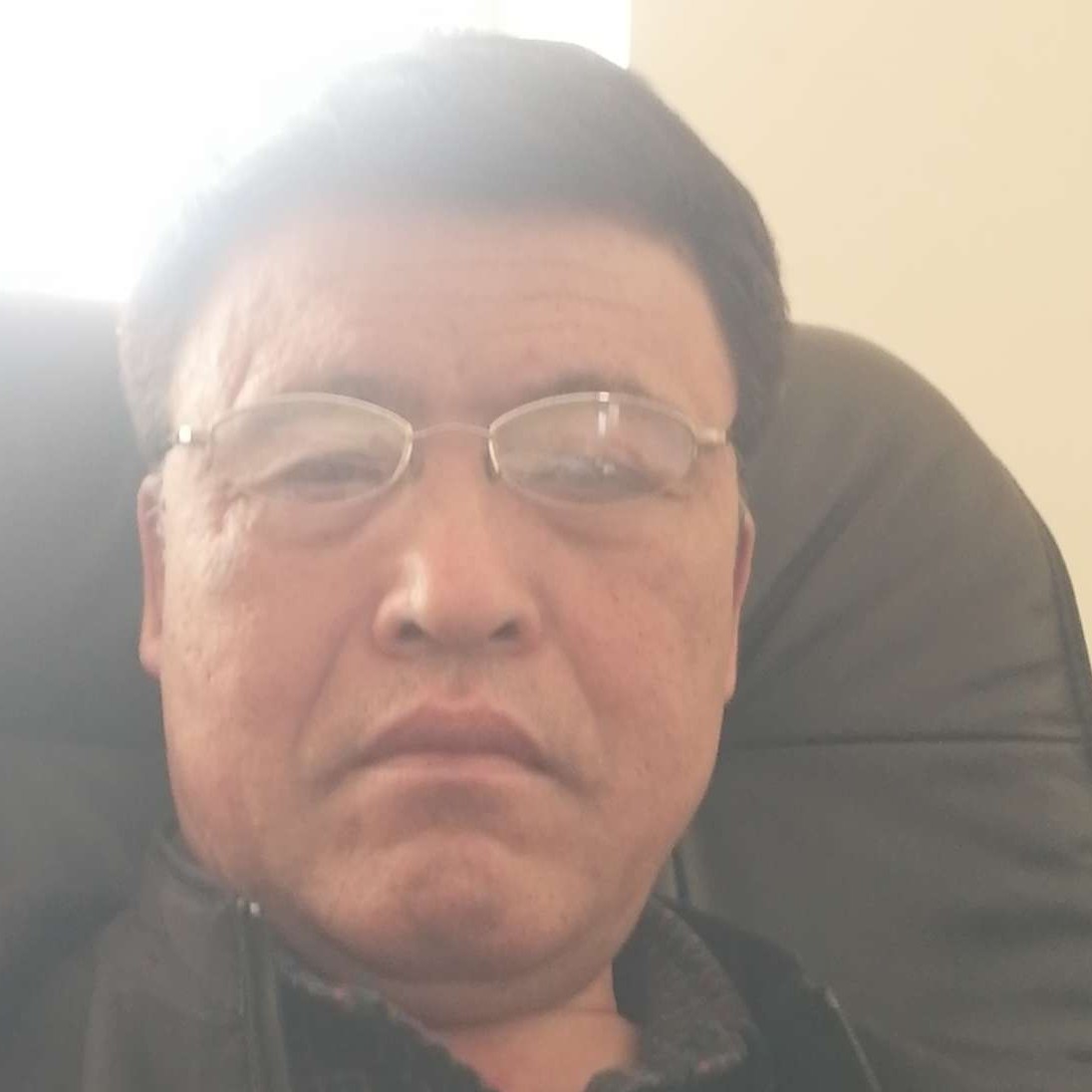 高高蹙眉香水的照片