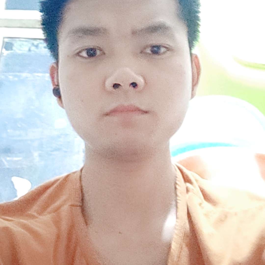 板栗微笑。的照片