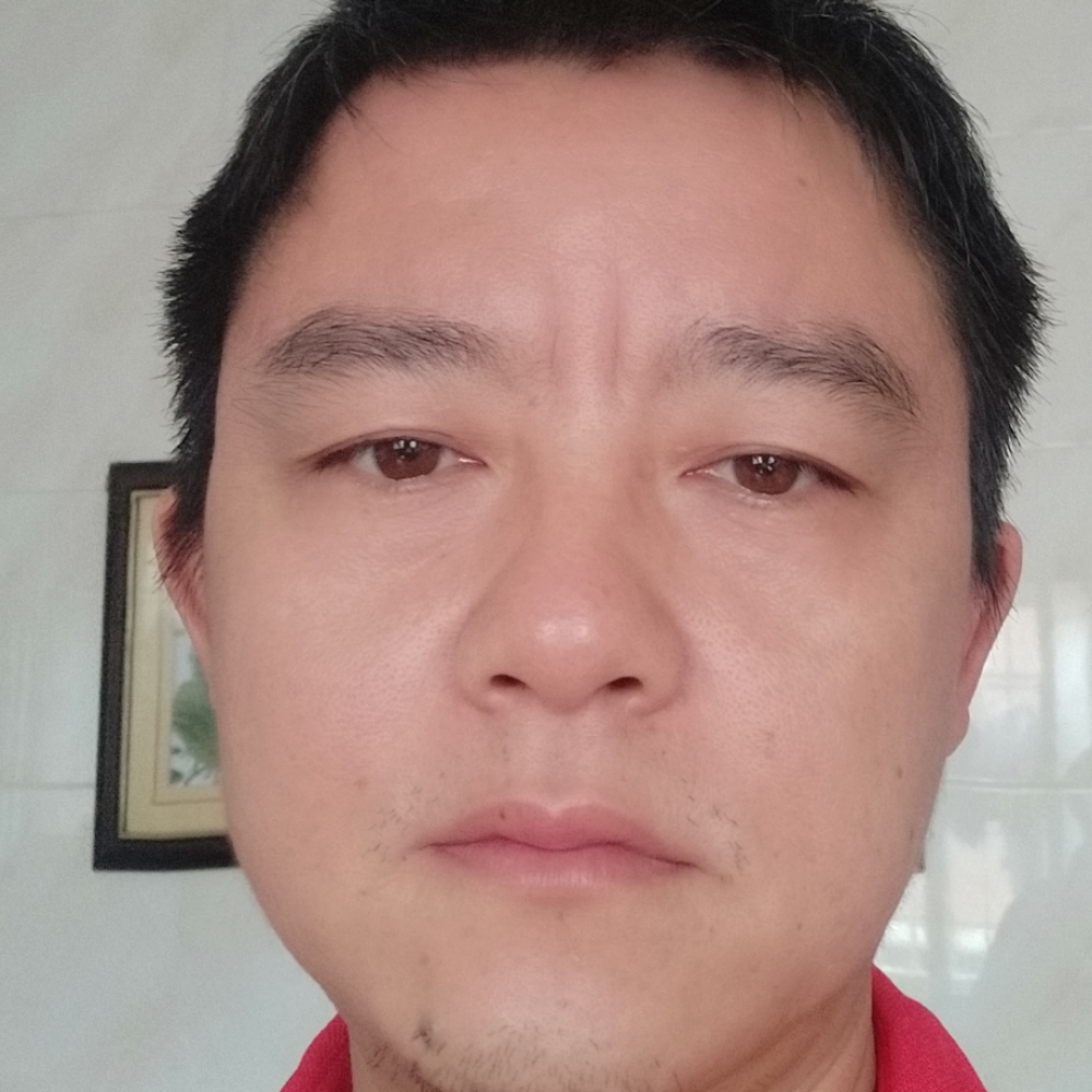 安静还小蘑菇的照片