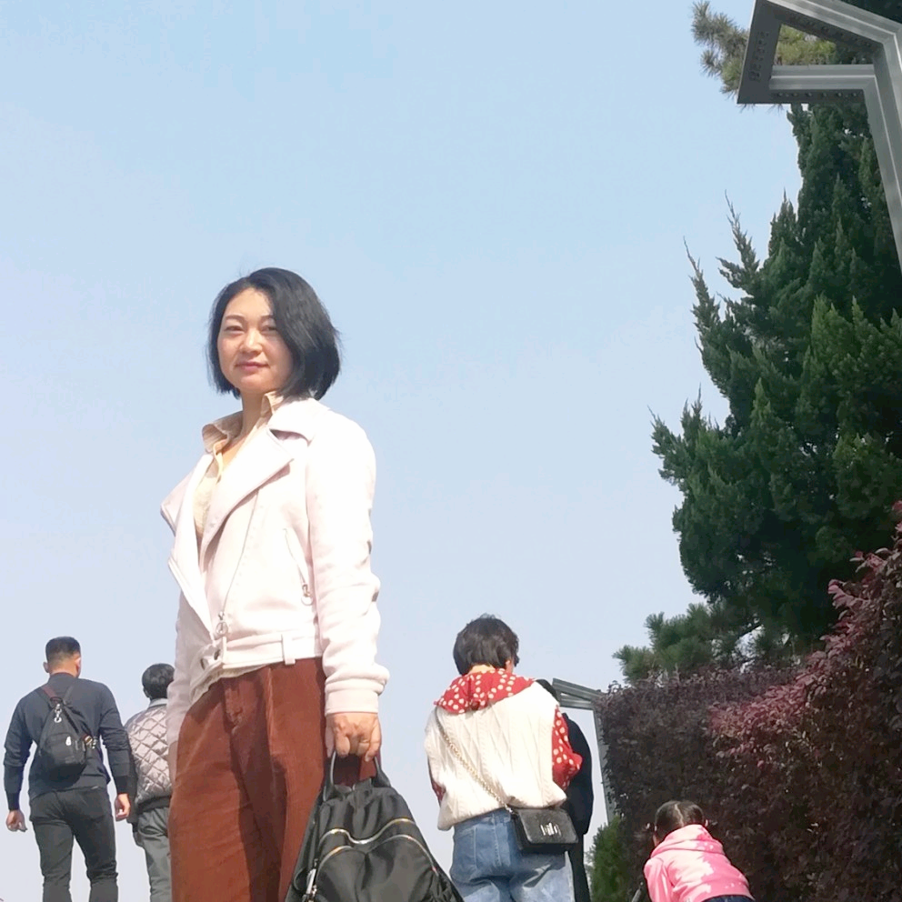 怡然和日记本的照片
