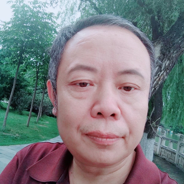 深情和仙人掌的照片