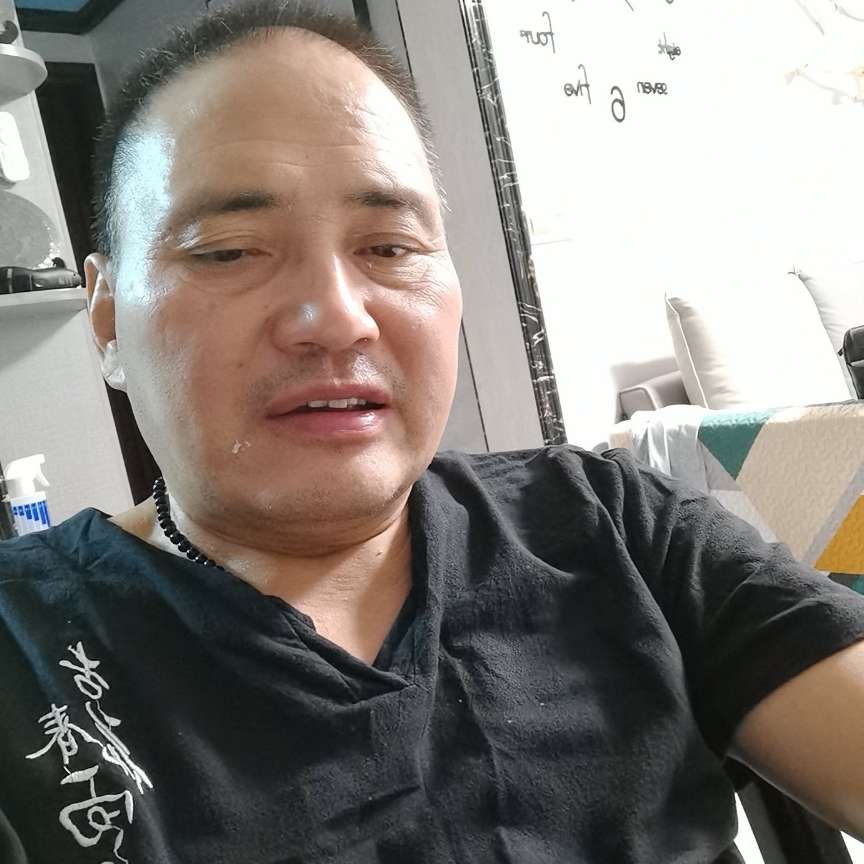大象深拥若梦的照片