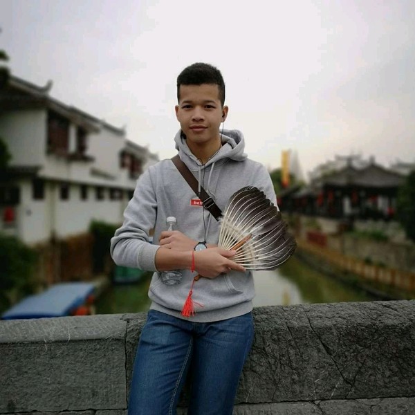舒服扯黑裤的照片