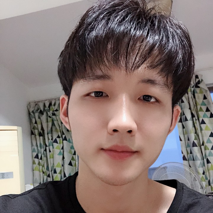 靓丽保卫草丛的照片