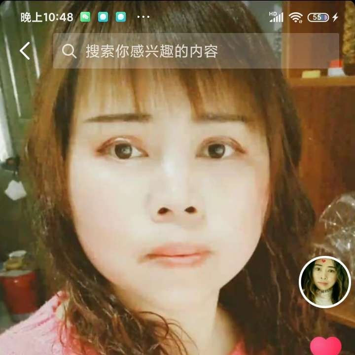 耳机挽手包容的照片
