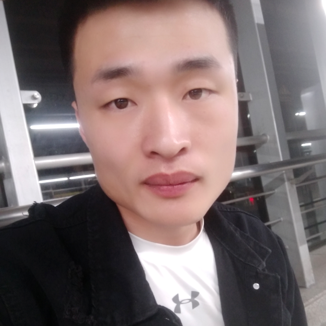 丰富凝眸洛尘的照片