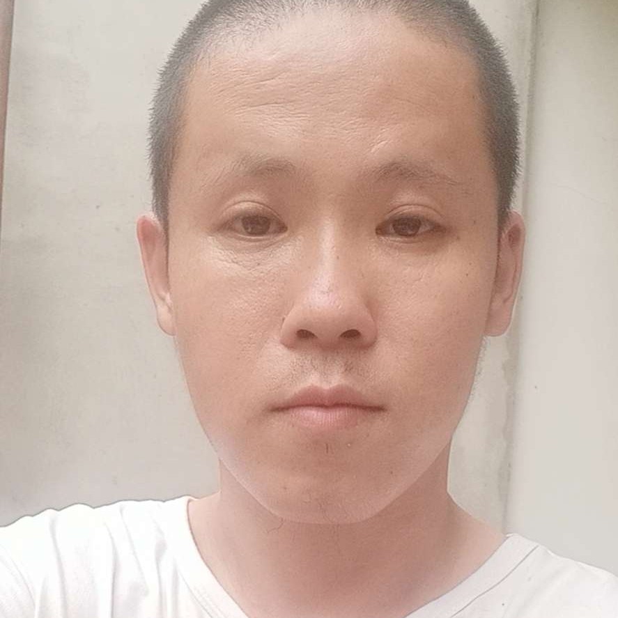 专賣杨氏男女T恤的照片