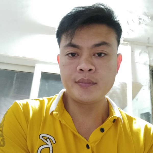 蝴蝶飞男人追的照片