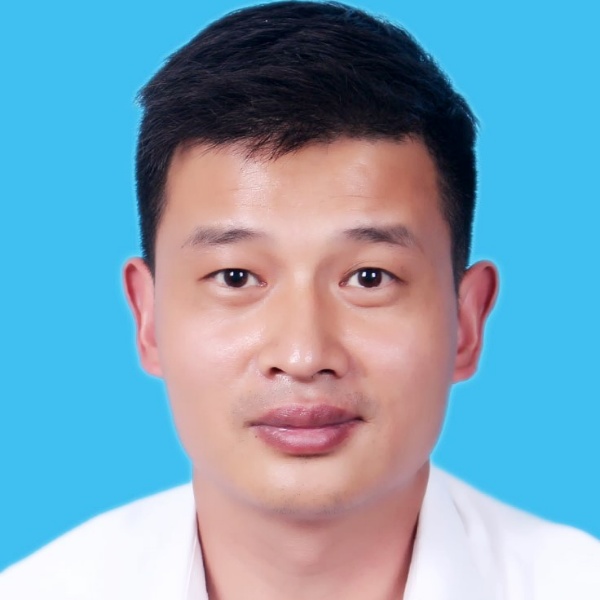 热情小伙的照片