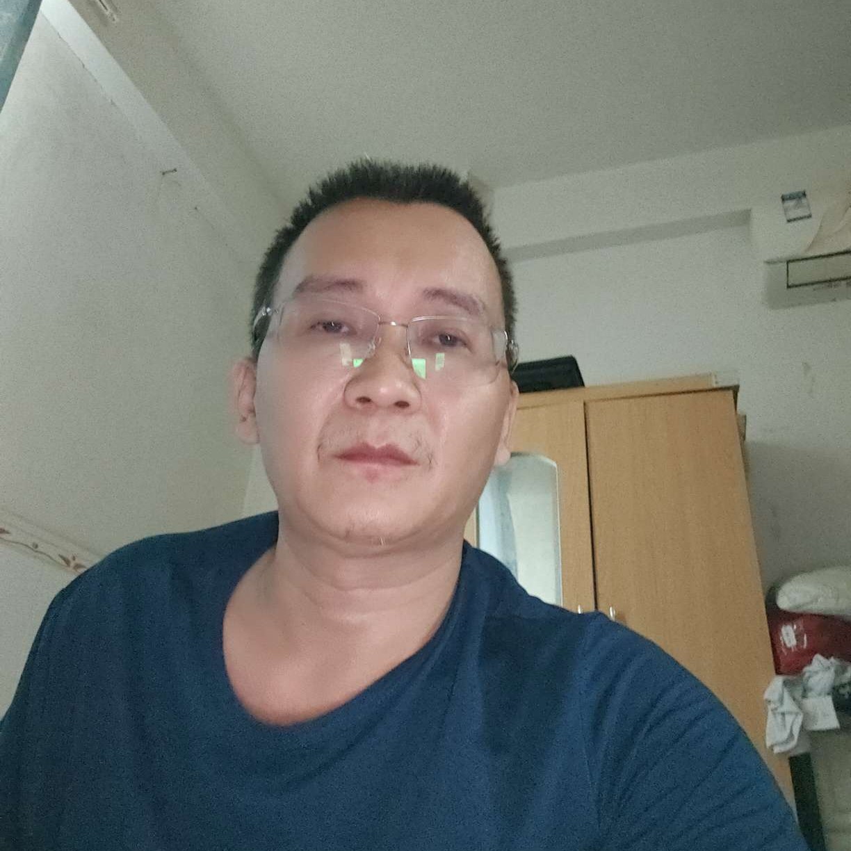 梁山一伯的照片