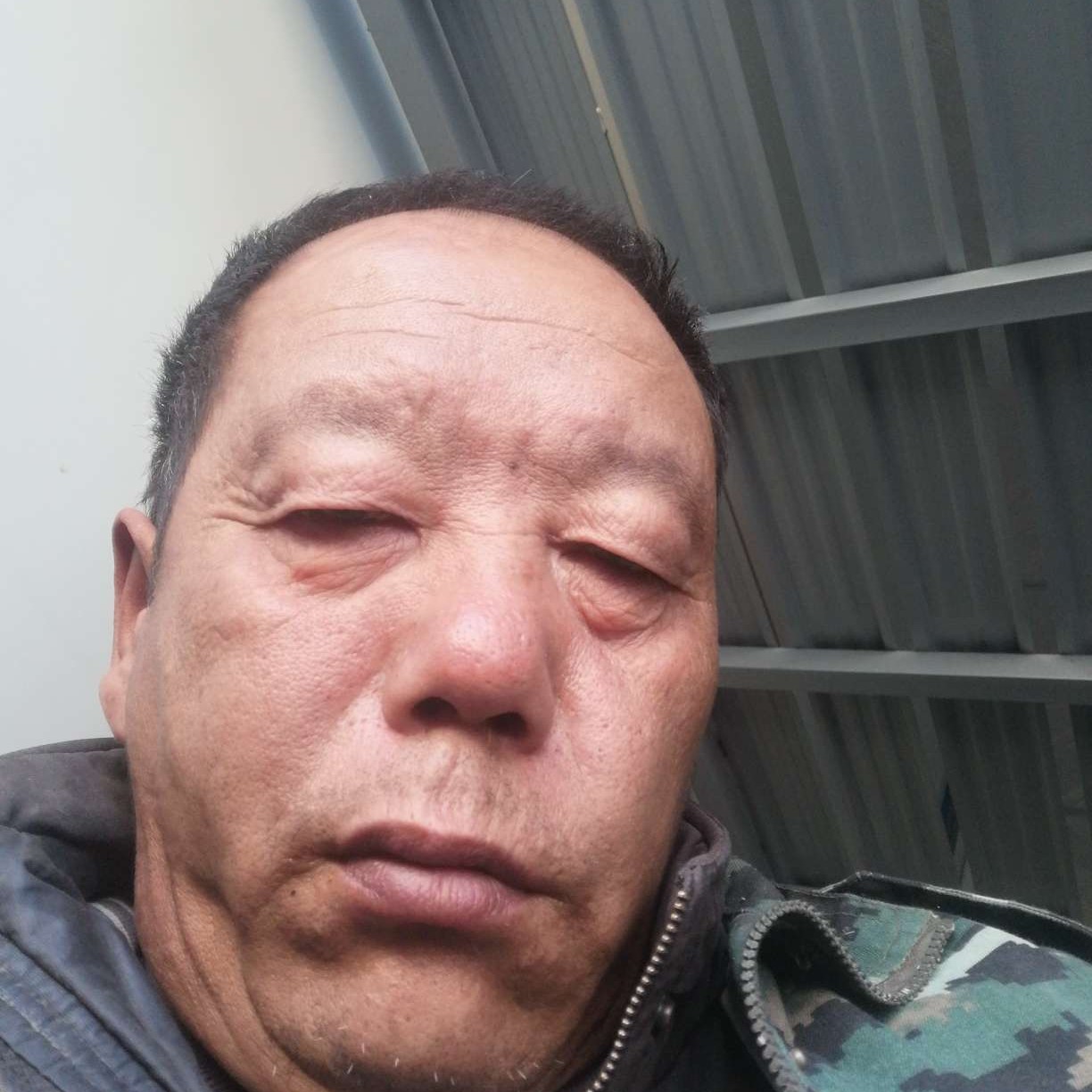 石头蹙眉魔幻的照片