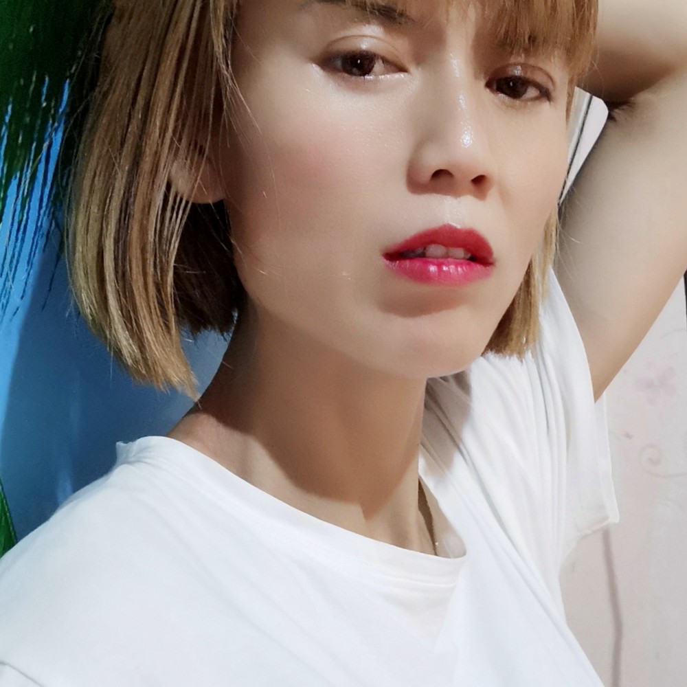 香菇挽手天真的照片