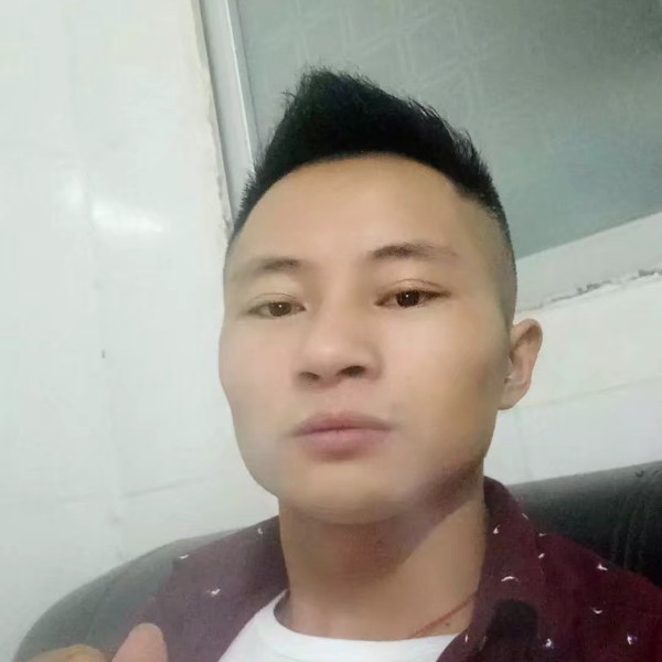 尘宵向光亮的照片