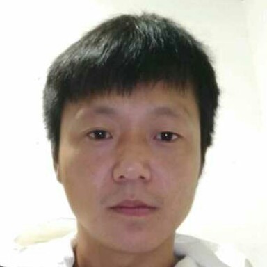 花痴挽手秀发的照片