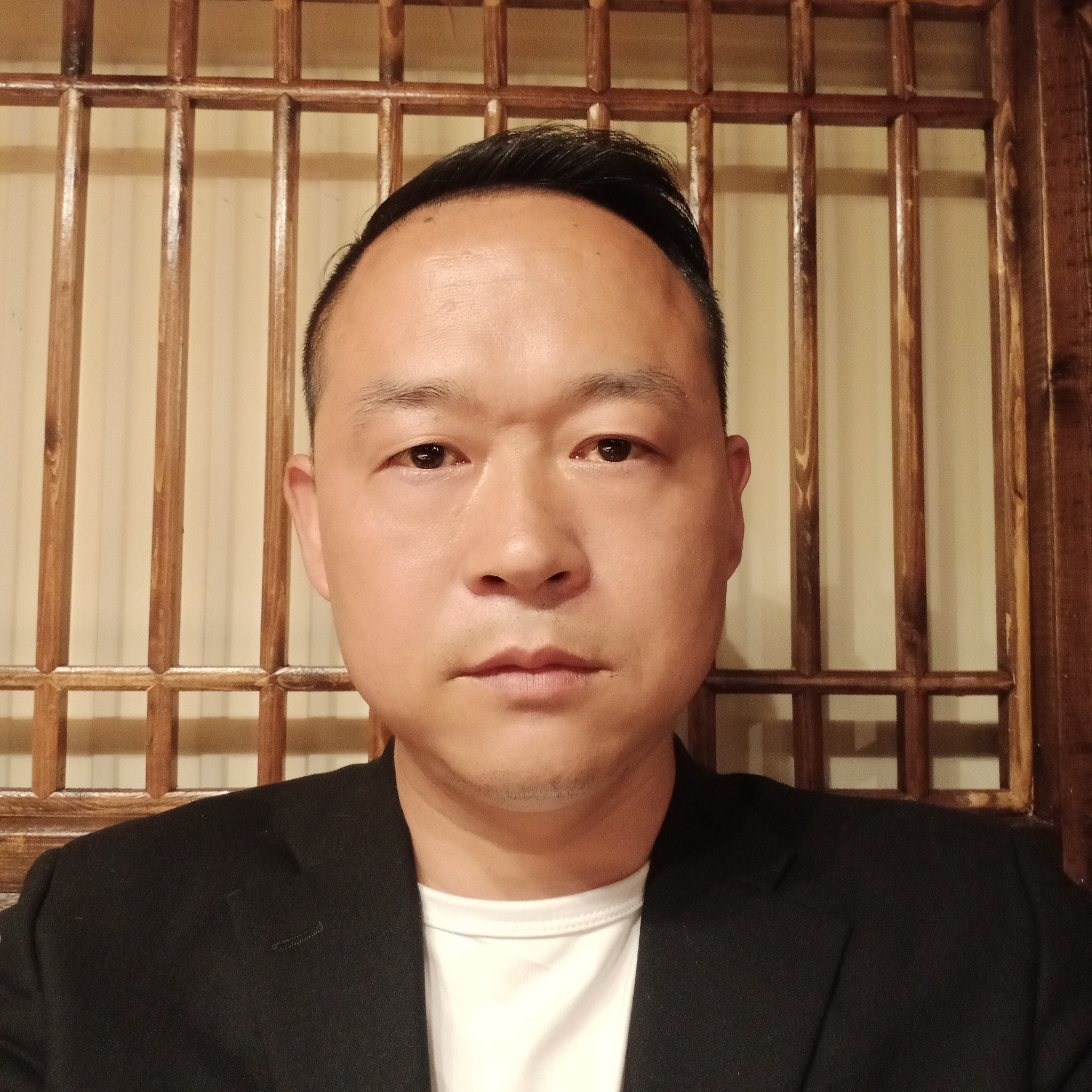 何木红的照片