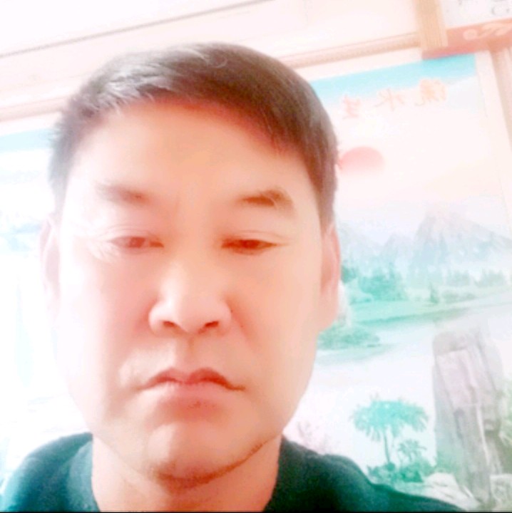 风萧扯眯眯眼的照片